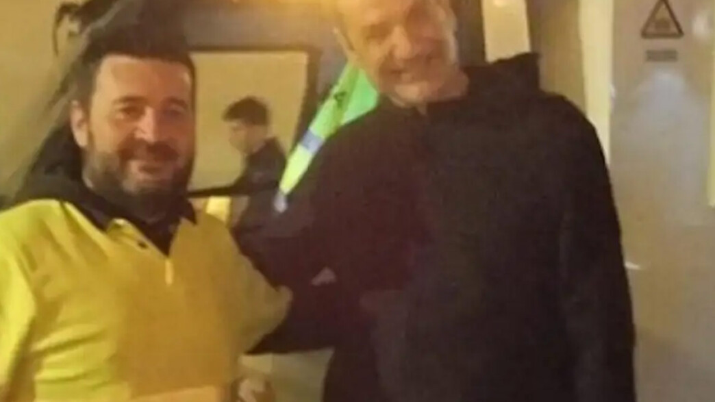 Χανιά: Η χαλαρή βόλτα του Κυριάκου Μητσοτάκη στο Ενετικό Λιμάνι και το «ευχαριστώ» στους εργαζόμενους