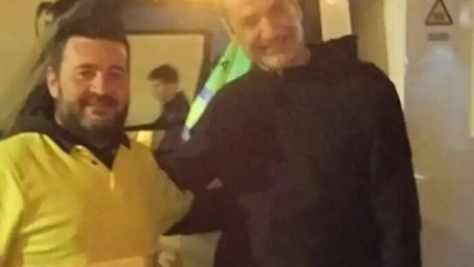 Χανιά: Η χαλαρή βόλτα του Κυριάκου Μητσοτάκη στο Ενετικό Λιμάνι και το «ευχαριστώ» στους εργαζόμενους