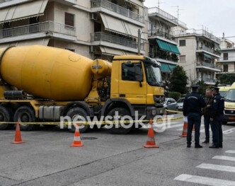 Σοβαρό τροχαίο στη Νέα Ιωνία: Μπετονιέρα παρέσυρε πεζή – Κρίσιμες ώρες για τη γυναίκα