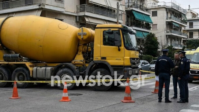 Σοβαρό τροχαίο στη Νέα Ιωνία: Μπετονιέρα παρέσυρε πεζή – Κρίσιμες ώρες για τη γυναίκα