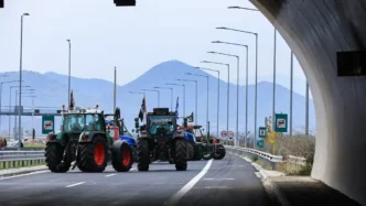 Κλιμακώνουν οι αγρότες: Πρωτοχρονιά στα μπλόκα και «έμφραγμα» στην Εθνική Οδό – Ποιοι δρόμοι κλείνουν
