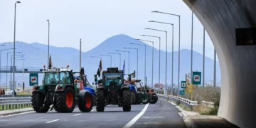 Κλιμακώνουν οι αγρότες: Πρωτοχρονιά στα μπλόκα και «έμφραγμα» στην Εθνική Οδό – Ποιοι δρόμοι κλείνουν