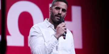 «Σεισμός» στον ΣΥΡΙΖΑ: Εκτός ευρωομάδας ο Νίκος Παππάς μετά από άγρια επίθεση σε δημοσιογράφο – Αναζητείται από τη γαλλική αστυνομία