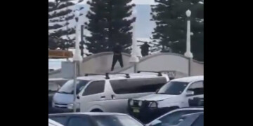 Συναγερμός στο Σίδνεϊ: Αναφορές για πυροβολισμούς και σκηνές χάους στην παραλία Μπόντι – «Αναζητήστε καταφύγιο»