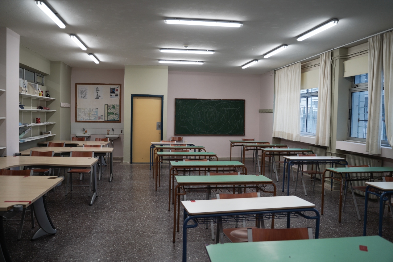 Αιγάλεω: Σάλος σε Λύκειο με ταινία που περιείχε σκηνές κτηνοβασίας – Η απίστευτη απάντηση της καθηγήτριας στις διαμαρτυρίες
