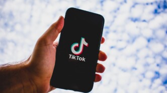 Εφιάλτης στα Πατήσια: Η «ροζ» παγίδα στο TikTok και το ραντεβού που κατέληγε σε ληστεία