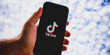 Εφιάλτης στα Πατήσια: Η «ροζ» παγίδα στο TikTok και το ραντεβού που κατέληγε σε ληστεία