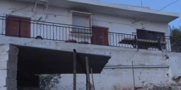 Τραγωδία στο Κερατσίνι - Ηλικιωμένο ζευγάρι δεν άντεξε την απώλεια του γιου τους και πέθαναν ο ένας δίπλα στον άλλον