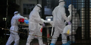 Συναγερμός για τον ιό Νιπάι: Ο «εφιάλτης» με θνησιμότητα έως 75% που ξύπνησε στην Ινδία