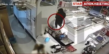 Τρόμος στη Νίκαια: Η 18η ληστεία σε ζαχαροπλαστείο και η ψυχραιμία του δράστη που «πάγωσε» τις υπαλλήλους