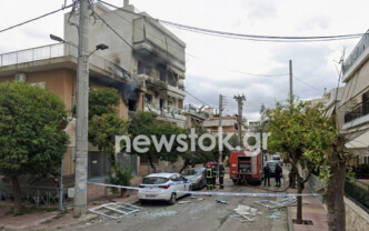 Σοκ στους Αγίους Αναργύρους: Έκρηξη σε διαμέρισμα από φριτέζα – Ξηλώθηκαν κουφώματα