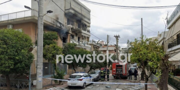 Σοκ στους Αγίους Αναργύρους: Έκρηξη σε διαμέρισμα από φριτέζα – Ξηλώθηκαν κουφώματα