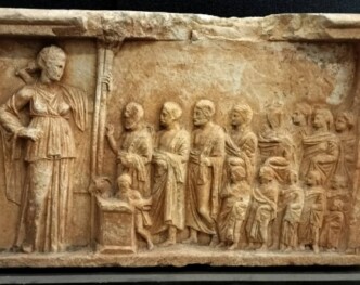 «Θησαυρός» από το Λονδίνο: Το σπάνιο ανάγλυφο της Αρτέμιδας που επέστρεψε στην Ελλάδα μετά από δεκαετίες