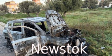 Νύχτα τρόμου στις Αχαρνές: «Ακούσαμε εκρήξεις και είδαμε το φλεγόμενο αμάξι να κατηφορίζει μόνο του»