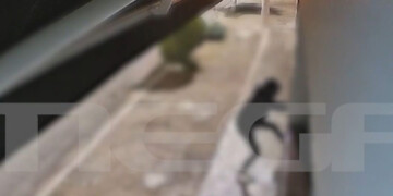 Περιστέρι: Βίντεο ντοκουμέντο που σοκάρει – Η στιγμή που διαρρήκτες «κατεβάζουν» βιτρίνα με καπάκι φρεατίου