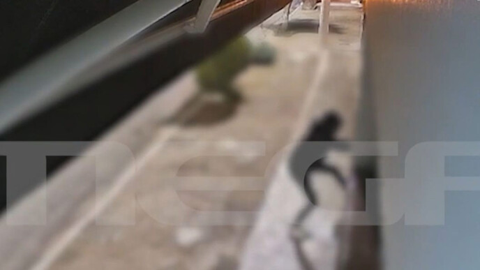 Περιστέρι: Βίντεο ντοκουμέντο που σοκάρει – Η στιγμή που διαρρήκτες «κατεβάζουν» βιτρίνα με καπάκι φρεατίου