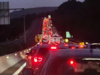 Αιφνιδιασμός στο Ρίο: Οι αγρότες άνοιξαν τα διόδια – Έρχεται 48ωρο «έμφραγμα» και οργή στους δρόμους