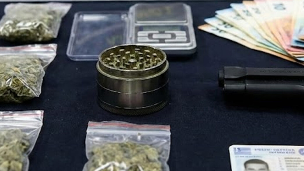 Γλυφάδα: «Μπλόκο» της ΟΠΚΕ σε νταραβέρι ναρκωτικών – Το όπλο ρέπλικα και η κλεμμένη ταυτότητα