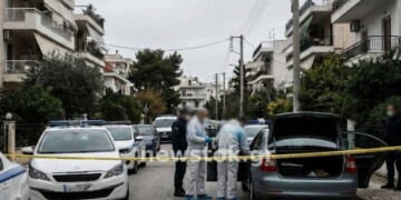 Σοκ στη Γλυφάδα: Μητροκτόνος σκότωσε και τον πατέρα του – Το χρονικό της φρίκης