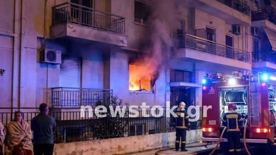 «Εφιάλτης» στο Περιστέρι: Στις φλόγες διαμέρισμα τα ξημερώματα – Δύο τραυματίες και εκκένωση πολυκατοικίας