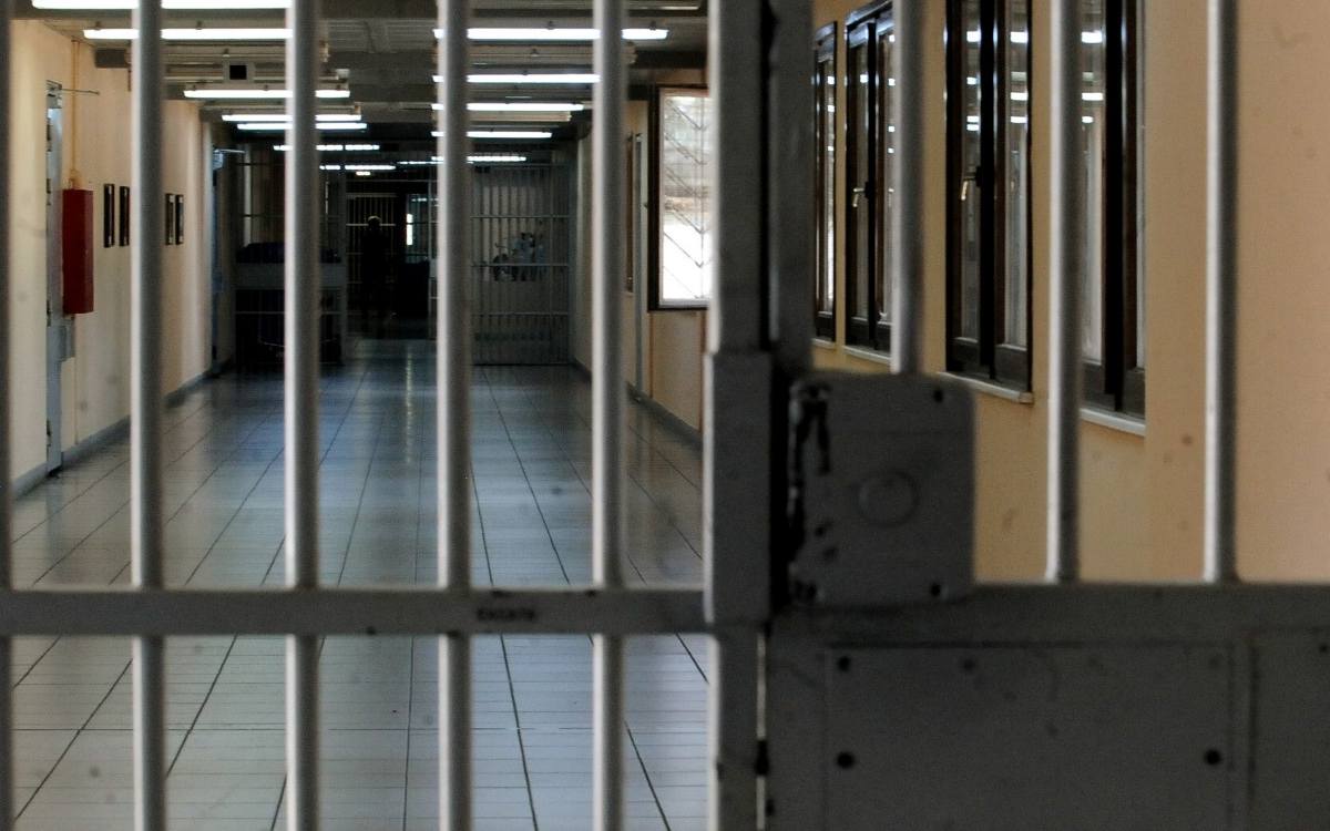 Φυλακές Μαλανδρίνου: Έφοδος της αστυνομίας στα κελιά – Εντοπίστηκαν μαχαίρια, ναρκωτικά και κινητά τηλέφωνα