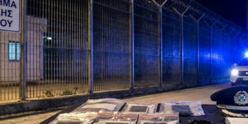 Έφοδος της Δίωξης Εκβιαστών σε Δομοκό και Μαλανδρίνο: Τι «έκρυβαν» τα κελιά των βαρυποινιτών