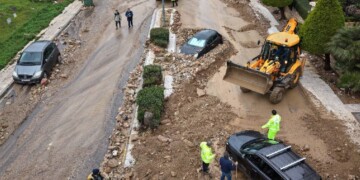 Γλυφάδα: «Το βουνό κατέβηκε στην πόλη» – Το χρονικό της τραγωδίας και η επόμενη μέρα