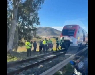 Συναγερμός στην Ισπανία: Τρένο «καρφώθηκε» σε γερανό – Καταγγελίες για «τυφλό» σημείο καρμανιόλα