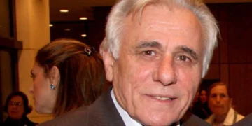 Πέθανε ο Σπύρος Καρατζαφέρης: Συντετριμμένος ο αδερφός του, Γιώργος – Το τέλος μιας εποχής για τον Τύπο