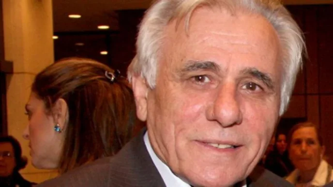 Πέθανε ο Σπύρος Καρατζαφέρης: Συντετριμμένος ο αδερφός του, Γιώργος – Το τέλος μιας εποχής για τον Τύπο