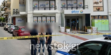 Πειραιάς: Ληστεία με την απειλή μπαλτά στο Μικρολίμανο – Έδεσαν την υπάλληλο και αφαίρεσαν 12.000 ευρώ