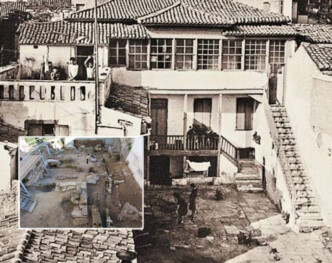 Το θρυλικό σπίτι του «Αντωνάκη και της Ελενίτσας» αποκαλύπτει τα μυστικά του: Αρχαίοι θησαυροί στην αυλή της οικίας Κοκοβίκου