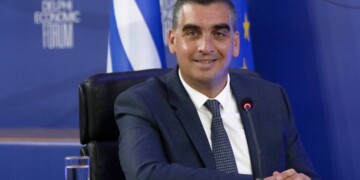 Σύλληψη στα Νότια Προάστια: Στο αυτόφωρο 45χρονος μετά από μήνυση του Γιάννη Κωνσταντάτου