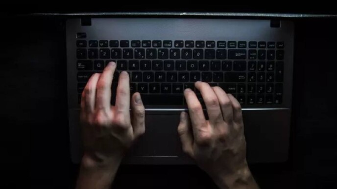 Στα χέρια της Δίωξης Κυβερνοεγκλήματος 31χρονος: Το βίντεο με το μαχαίρι και οι σοκαριστικές απειλές μέσω διαδικτύου