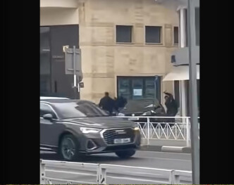 Λάρνακα: «Πόλεμος» με τσεκούρια και πυροβολισμούς μια ανάσα από την Αστυνομία – Γνωστό πρόσωπο στο κάδρο