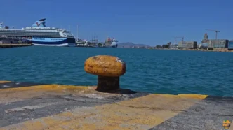 «Έμφραγμα» στα λιμάνια: Το παράδοξο με το απαγορευτικό και η Οδύσσεια 1.641 επιβατών στη Μήλο