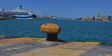 «Έμφραγμα» στα λιμάνια: Το παράδοξο με το απαγορευτικό και η Οδύσσεια 1.641 επιβατών στη Μήλο