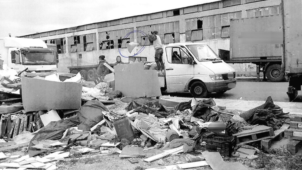 Ρέντης: «Τσουχτερό» πρόστιμο και κατάσχεση φορτηγού – Πιάστηκαν στα πράσα να πετούν μπάζα στη μέση του δρόμου