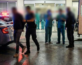 «Ταινία τρόμου» στον Ερυθρό Σταυρό: Ασθενής έλουσε με ούρα το προσωπικό και συνέλαβαν τη νοσηλεύτρια!