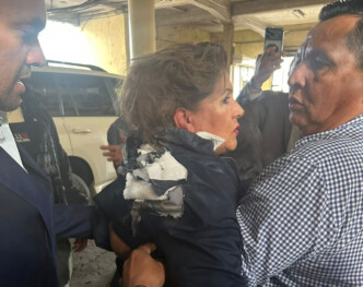 Σοκ στην Ονδούρα: Πέταξαν εκρηκτικό στο κεφάλι βουλευτή την ώρα που μιλούσε στις κάμερες