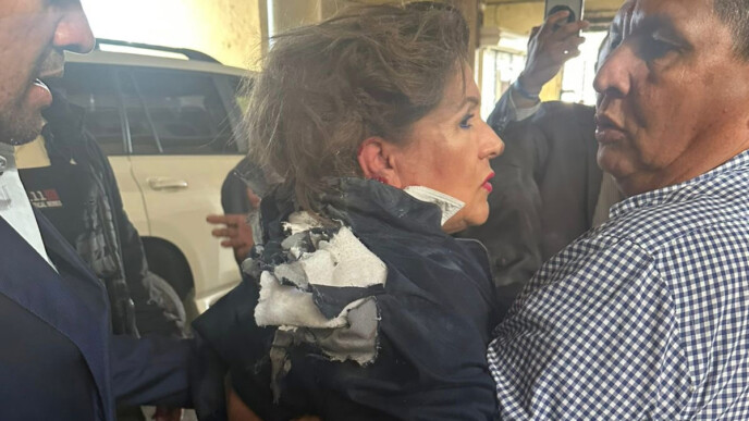 Σοκ στην Ονδούρα: Πέταξαν εκρηκτικό στο κεφάλι βουλευτή την ώρα που μιλούσε στις κάμερες