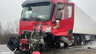 «Μαύρο» πέπλο στην Κεντρική Μακεδονία: Τριήμερο πένθος για την ανείπωτη τραγωδία με τους 7 νεκρούς οπαδούς του ΠΑΟΚ