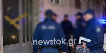 Θεσσαλονίκη: «Μπλόκο» της ΕΛ.ΑΣ. σε οίκους ανοχής – Χειροπέδες, παραβιασμένες σφραγίδες και μαστροπεία