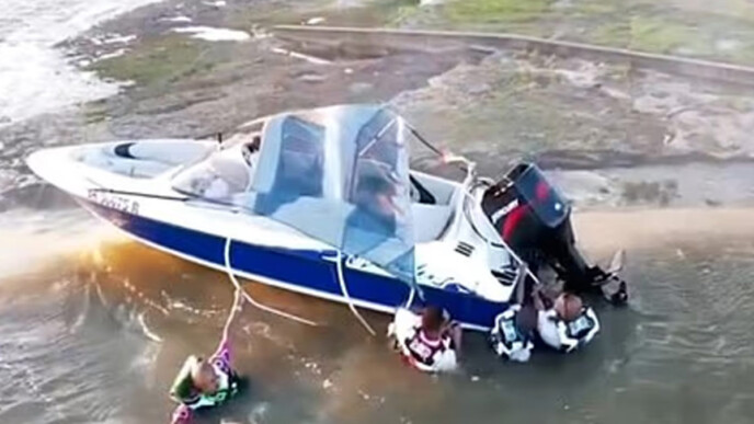 Δευτερόλεπτα από την άβυσσο: Το θρίλερ με το σκάφος που κρέμεται σε φράγμα 40 μέτρων