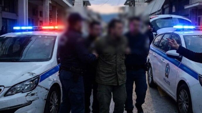 Χίος: Επεισοδιακή σύλληψη μεθυσμένου στρατιωτικού – Επιτέθηκε σε αστυνομικούς και έσπασε περιπολικό