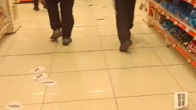 Χαμός σε σούπερ μάρκετ του Βόλου: «Καταδρομική» για την τραγωδία στη Βιολάντα – Ποδοπάτησαν προϊόντα στα ράφια