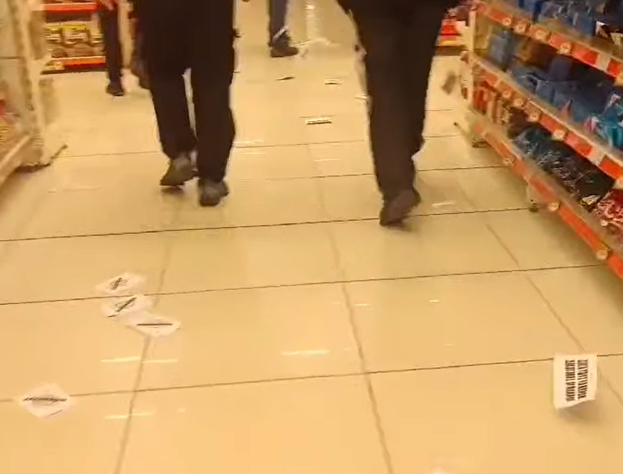 Χαμός σε σούπερ μάρκετ του Βόλου: «Καταδρομική» για την τραγωδία στη Βιολάντα – Ποδοπάτησαν προϊόντα στα ράφια
