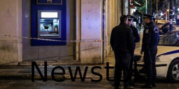 Σκηνές τρόμου στο κέντρο της Αθήνας: Επίθεση με γάντζους σε ζευγάρι που έκανε ανάληψη σε ΑΤΜ