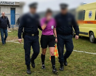 Χίος: Πώς ένας αγώνας ποδοσφαίρου μετατράπηκε σε «αρένα»; Στο νοσοκομείο γυναίκα διαιτητής μετά από επίθεση