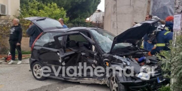 Σοβαρό τροχαίο στην Εύβοια: Σφοδρή σύγκρουση στον Περιφερειακό Αλιβερίου και επιχείρηση απεγκλωβισμού γυναίκας